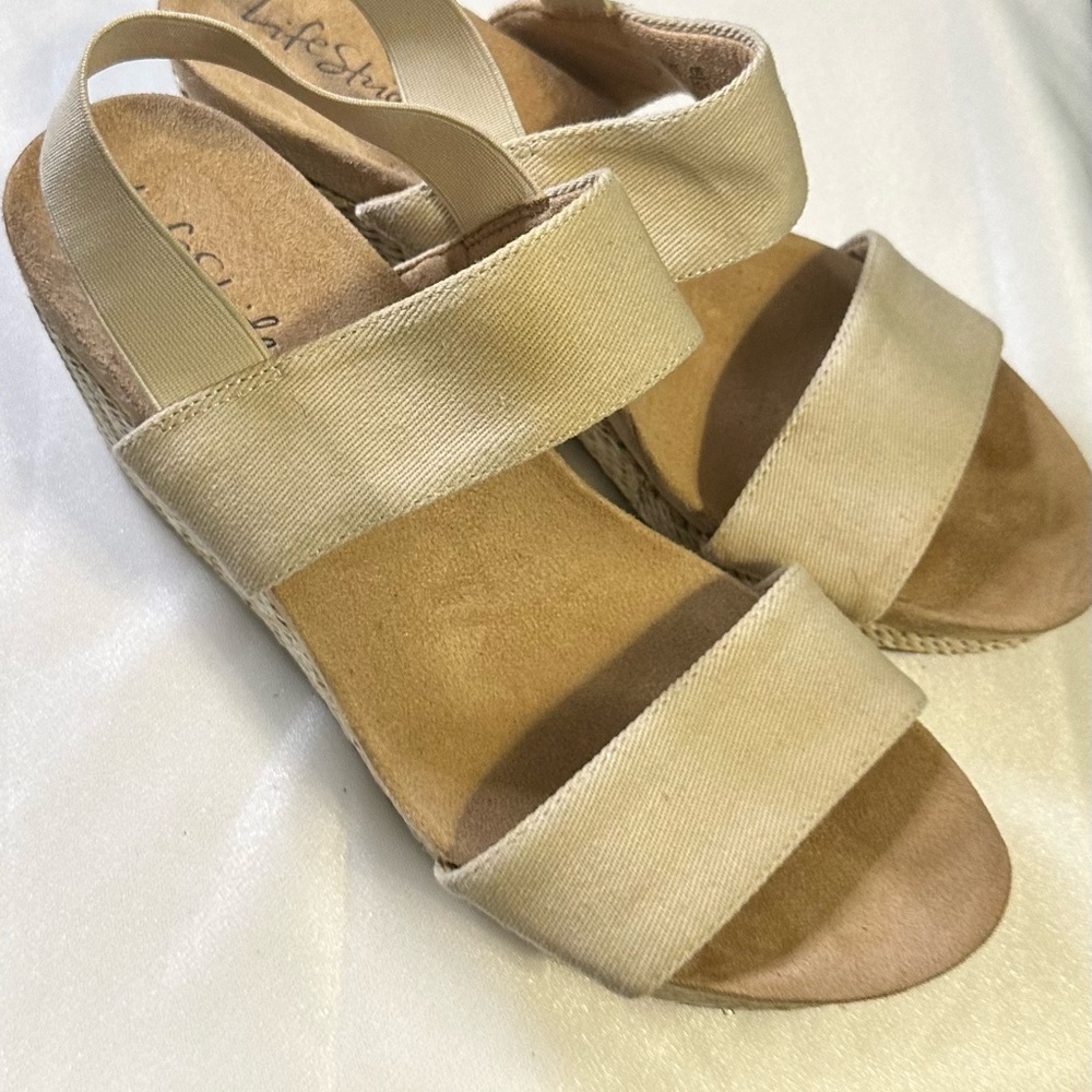 Life Stride Women's Beige Sandals